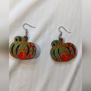 #356NWT Beautiful Wooden Green& Orange Dangle Pumpkin Fall Themed Earrings